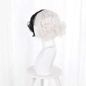Peluca de <span class=keywords><strong>Cruella</strong></span> De Vil de la Película, Nueva, al por Mayor, para Cosplay, 35 cm, Rizada, Negra, Beige, Sintética, para Disfraces de Anime, Accesorios para Disfraces de Niñas - Product Image 2