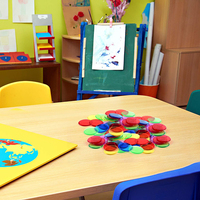 900 pièces puces de marqueur de bingo de couleur transparente compteurs et jetons de jeu de mathématiques en plastique