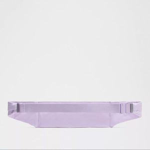 กระเป๋าคาดเอวกันน้ำแบบสะท้อนแสงสีม่วงพร้อมซิปปิด  สำหรับปั่นจักรยาน ออกกำลังกาย ใส่โทรศัพท์ได้ เหมาะสำหรับทุกเพศ - Product Image 3