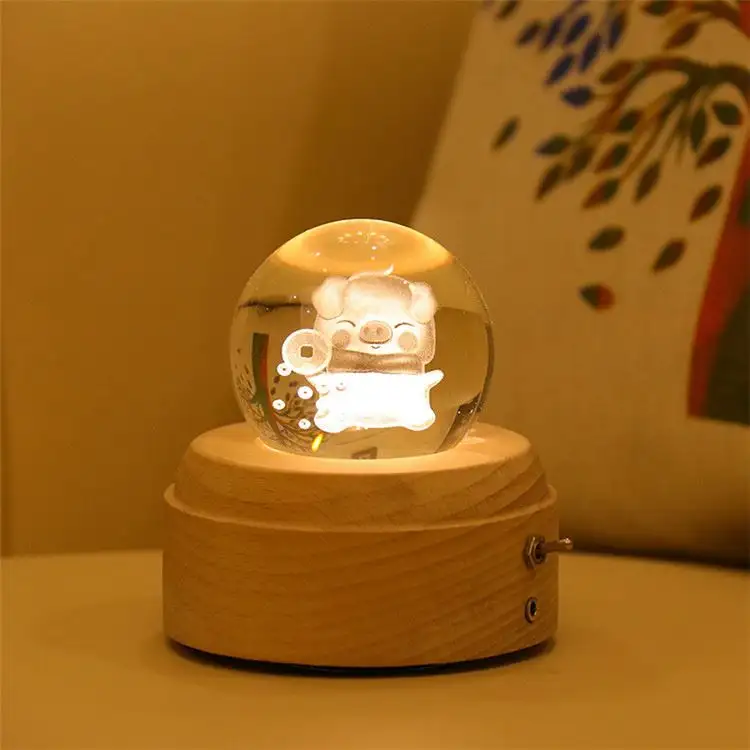 사용자 정의 3D 크리스탈 공 음악 상자 사슴 빛나는 회전 뮤지컬 상자 프로젝션 LED 빛과 나무 기본 선물 생일