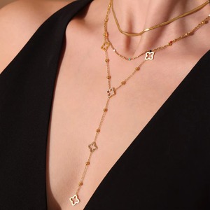 Vierbladige Bloem Kleine Stalen Bal Kwastje Dubbellaags Sleutelbeen Ketting 18K Verguld Roestvrij Staal - Product Image 2