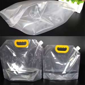 Sacchetto Ecologico Personalizzato in Plastica con Beccuccio e Maniglia, Stampa Rotocalco, Confezione per Ricarica Liquidi con Beccuccio di Aspirazione - Product Image 4