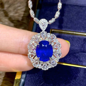 Bague de luxe en saphir bleu cornflower naturel de Madagascar de 4,24 carats, or 18 carats, 54 diamants, bijoux fins pour femmes GUILD - Product Image 2