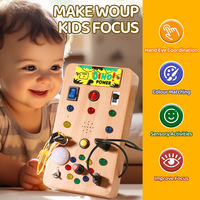 Panel de Juego Interactivo con Interruptor de Luz LED y Enchufe de Simulación para Niños, Juguete Educativo