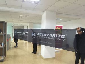 Tùy Chỉnh Ngoài Trời Khuyến Mãi Giá Rẻ Quảng Cáo In Ấn Cờ Vải Polyester Hàng Rào Lưới Biểu Ngữ - Product Image 4