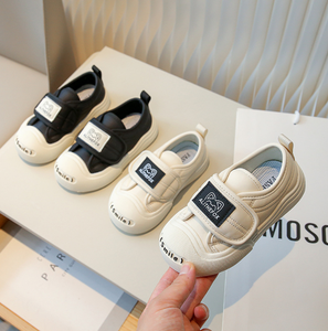 รองเท้าผ้าใบสีขาวสำหรับเด็กผู้ชาย พิมพ์ลายตัวอักษร แบบแปะตีนตุ๊กแก สำหรับเด็กอายุ 1-3 ปี รองเท้าลำลองสำหรับเด็ก - Product Image 4