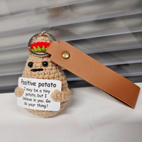 Pomme de terre positive mignonne faite à la main, porte-clés amusant en crochet d'animaux positifs, poupée en peluche d'accompagnement émotionnel, petit cadeau pour la décoration de bureau