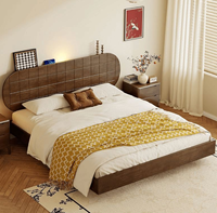 Lit plateforme king size moderne en bois massif personnalisé avec cadre en pin, rangement et rembourrage – Design multifonctionnel et gain de place