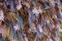 Mur de fleurs artificielles bohème avec base en tissu pour mariage, toile de fond florale mauve pour la décoration de fête d'automne