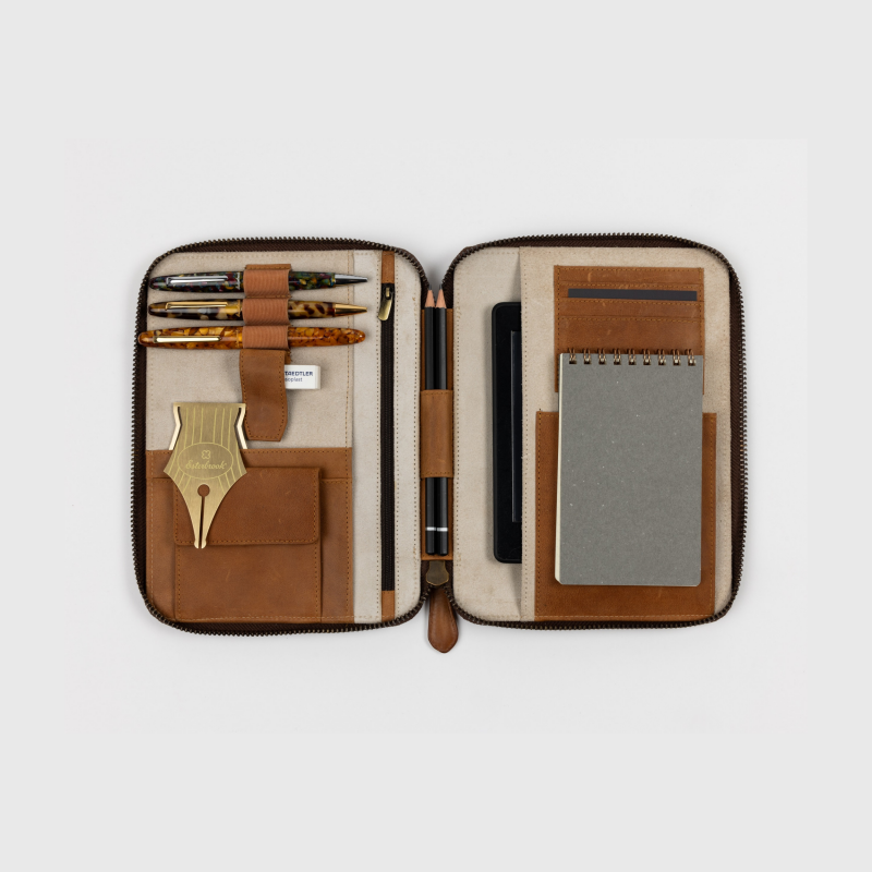 สีน้ำตาลอ่อน