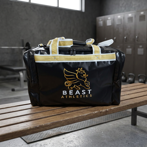 Sac de sport Beast Athletics en PVC noir avec sangles dorées et fermeture à glissière - Product Image 1
