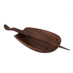 Cuchara de té de madera de nogal con relieve de flor de ciruelo, forma plana para la ceremonia del té - Product Image 5