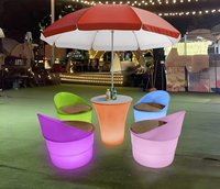 Ensemble de table et de chaises de salle à manger d'extérieur en plastique léger, durable et imperméable, pour café et restaurant