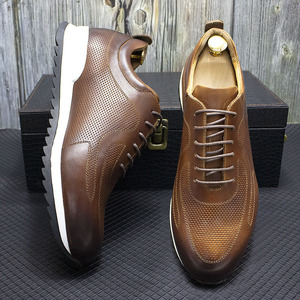Zapatos casuales de cuero para hombre de alta calidad, hechos a medida con cordones antideslizantes y elaborados a mano para un look deportivo. Ideales para bodas. - Product Image 4
