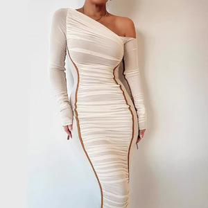 Robe mi-longue plissée tendance pour femme à manches longues, avec empiècements en maille et épaules asymétriques, Services d'agent d'achat - Product Image 1