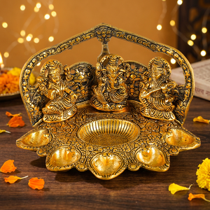 Offre Exceptionnelle : Statue de Laxmi, Ganesh et Saraswati en Métal Soudé Plaqué Or – Modèle Traditionnel et Moderne pour la Décoration Intérieure - Product Image 3