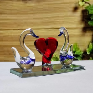 Arte en Vidrio Soplado a Mano, Familia de Camellos Personalizada, Decoración Pequeña para Oficina u Hogar, para Pascua o Navidad, de Rajasthan, por Tiny Glass World - Product Image 2