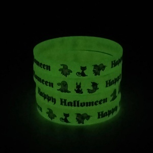 Bracelet en silicone personnalisé Youmigift, pas cher, qui brille dans le noir, pour la promotion, les cadeaux et les événements - Product Image 4