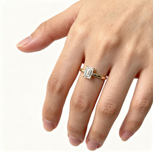 Anillo de compromiso de diamante circular único Lucine con diseño moderno y significado simbólico del anillo de compromiso de diamante circular de unidad - Product Image 4