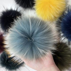 Pompones de Piel de Mapache Natural de Alta Calidad, Esponjosos, con Broche, 15 cm, Desmontables, para Tejer Gorros - Product Image 3