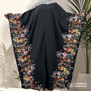 Nueva Abaya Moderna con Estampado de Mariposas y Flores, Cierre Completo, en Negro, Amarillo, Azul y Rosa, con Abertura Frontal Inferior para Mujer, 6854 # - Product Image 3