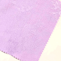 Tissu jacquard élégant en lavande claire avec motif floral froissé, bon tombé pour vêtements féminins