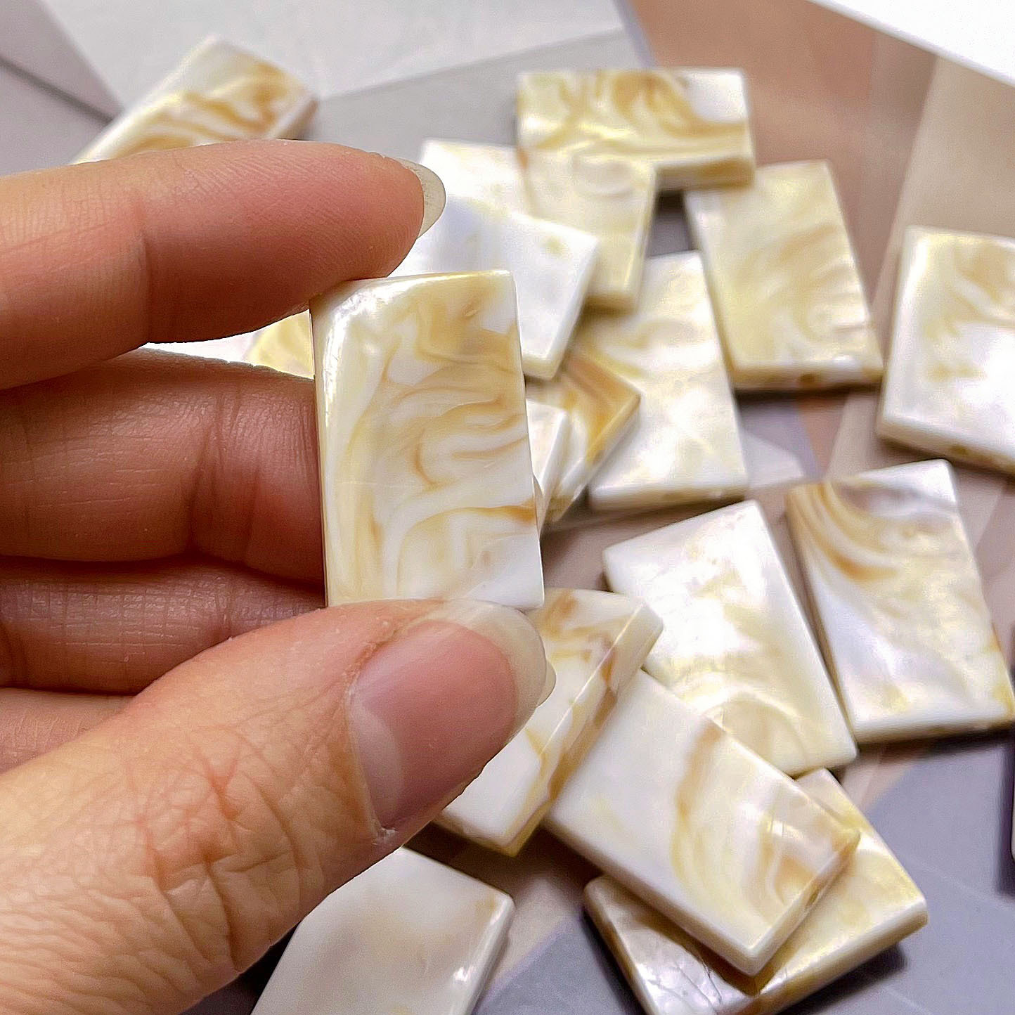 Two-tone imitation seashell rectangle