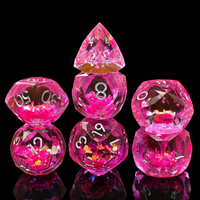 Ensemble de 7 dés polyédriques DND en résine facettée avec cœur liquide scintillant rose premium, à bords vifs, pour jeu de société Dungeons and Dragons
