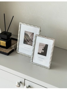 Tùy Chỉnh Khung Ảnh Ánh Sáng Sang Trọng Hợp Kim Bạc Khung Ảnh Cao Cấp Kim Loại Khung Ảnh Đơn Giản Món Quà Cưới - Product Image 5