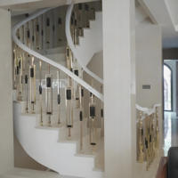 Rampe d'escalier incurvée de conception européenne Main courante moderne d'art de fer pour les escaliers intérieurs de villa