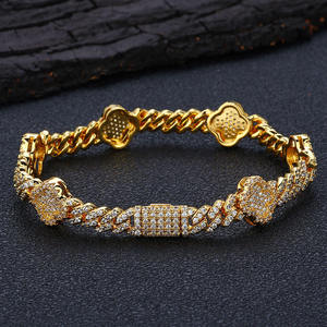 Pulsera de Diamantes Plateada de Diseño de Lujo para Hombre, Alta Demanda, Joyería para Uso Casual, Oficina, Fiestas Nocturnas, Disponible en Oferta - Product Image 3