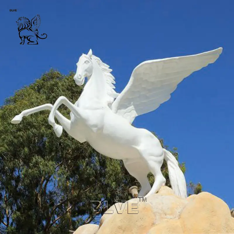 BLVE personnalisé taille réelle décoration extérieure sculptée à la main en pierre naturelle saut Animal Sculpture marbre cheval volant Statue