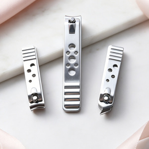 Cross-border hollowed-out non-slip nail clippers, stainless steel creative nail <b>pliers</b>, portable home manicure tool - Product Image 2