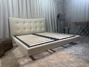 Cama Moderna Tapizada en Cuero Suave para Sala de Estar, Hotel, Valia - Product Image 3