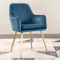 Vente en gros de chaises modernes de salon colorées en rose, pieds en métal doré, chaises souples, chaises de salle à manger en velours avec accoudoirs