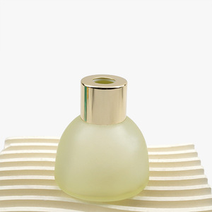 Bouteille vide transparente en verre pour aromathérapie 40ml 50ml avec bouchon rond et ouverture lisse, ne blesse pas les mains, vente en gros personnalisée - Product Image 2