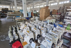 Machines à coudre d'occasion Japon Juki Mo 6700 Overlock Machines industrielles d'occasion pour vêtements et textiles Pièces de rechange ne manquant pas - Product Image 6