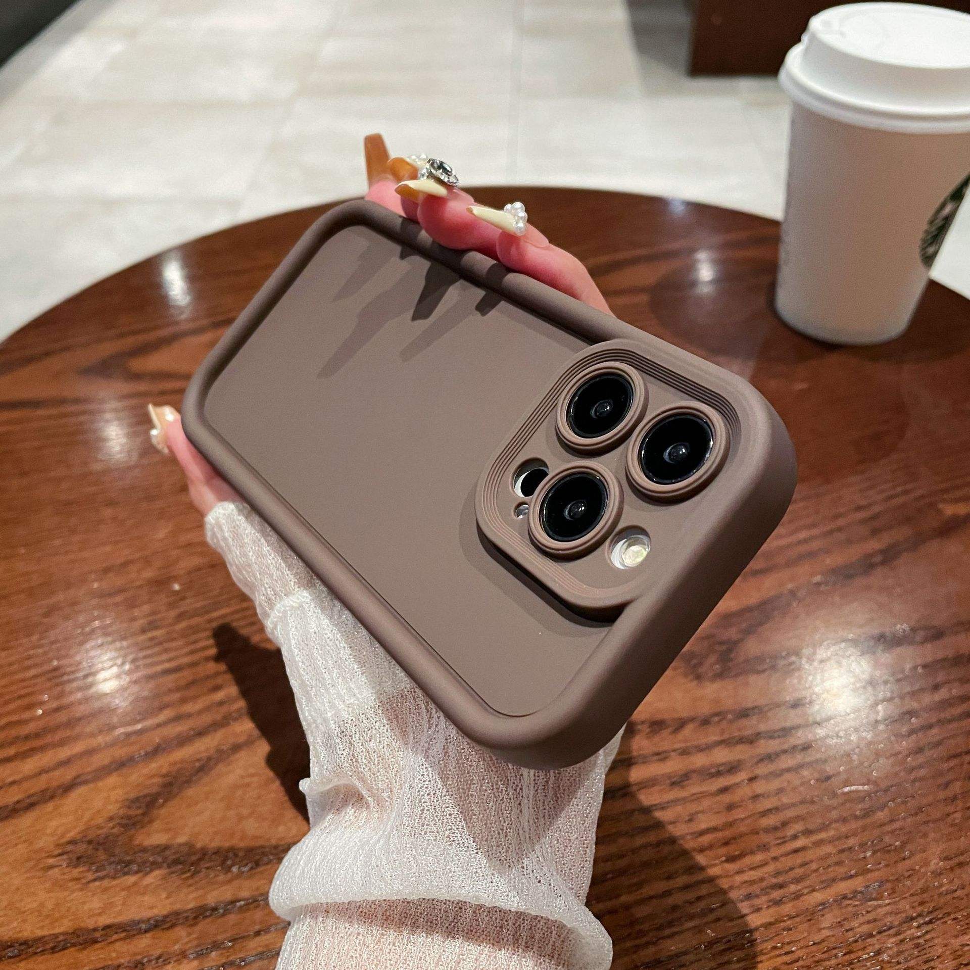 สีน้ำตาลเข้ม