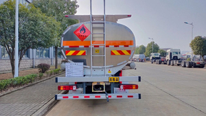 Nuevo Camión Cisterna de Combustible HOWO 8x4 Profesional de 35000L para Transporte de Líquidos Inflamables - Product Image 6