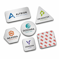 Accessoire vestimentaire : Étiquette métallique autocollante avec logo, plaque nominative en époxy pour jeans et chaussures, plaque émaillée, fourniture d'usine, personnalisable de qualité supérieure