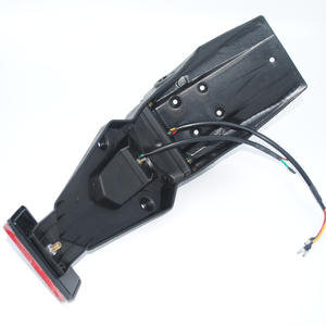 Feu arrière de moto avec support de plaque d'immatriculation, feu arrière de garde-boue arrière et feux auxiliaires pour motos - Product Image 3