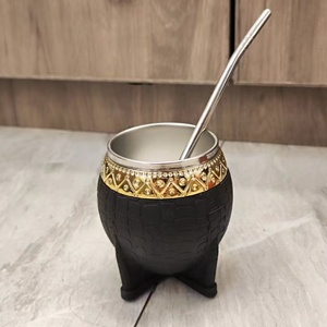 2026 <span class=keywords><strong>Emerit</strong></span> Wholesale Haute Qualité 6OZ Tasse à maté en cuir noir style argentin, gourdes à maté à double paroi sous vide avec bombilla - Product Image 1