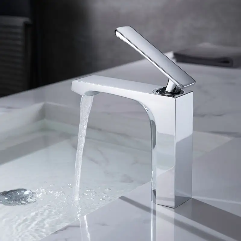 Moderno rubinetto da bagno con anima in ceramica a manico singolo