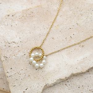 Collier ras du cou plaqué or 18 carats en gros, style tendance avec double anneau et perle, personnalisable haut de gamme pour femmes/dames - Product Image 1