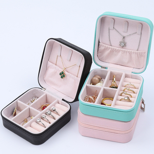 Boîte de rangement de cadeau de bijoux rectangulaire écologique de <span class=keywords><strong>luxe</strong></span> en gros, petit organisateur de voyage portable en <span class=keywords><strong>cuir</strong></span> PU noir avec logo personnalisé - Product Image 4