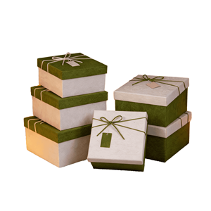 Caja de Regalo Cuadrada Minimalista Autoarmable de Cartón Ecológico con Cinta y Lazo, Hecha con Materiales Reciclados, para Regalos de Ropa - Product Image 1
