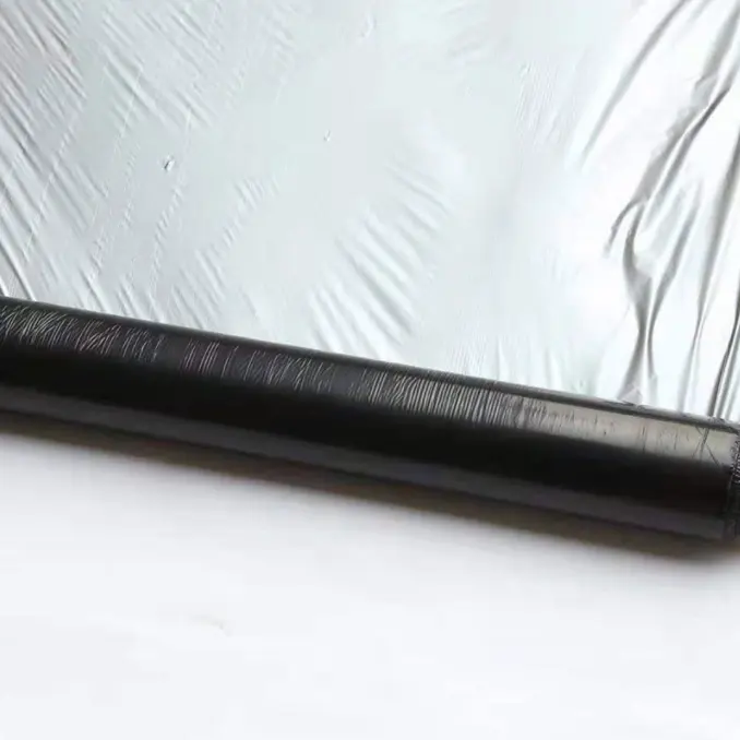 Extérieur Argent noir Couverture de paillis Plastique Film de paillage Noir poly Feuille de paillis pour arbres fruitiers