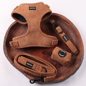 ชุดสายจูงสุนัขแบบไม่รัดคอ ผ้าคอร์ดูรอยทวิลล์ ทนทาน ยืดหยุ่น พร้อมห่วงด้านหลังแบบ D สำหรับเดินเล่น พร้อมปลอกคอ  (OEM/ODM) - Product Image 1