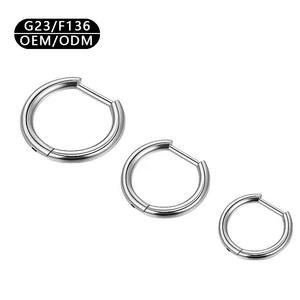 Fabricant personnalise des boucles d'oreilles en alliage de titane F136 de haute qualité, des boucles d'oreilles épaisses, des bijoux perforés à la mode - Product Image 2