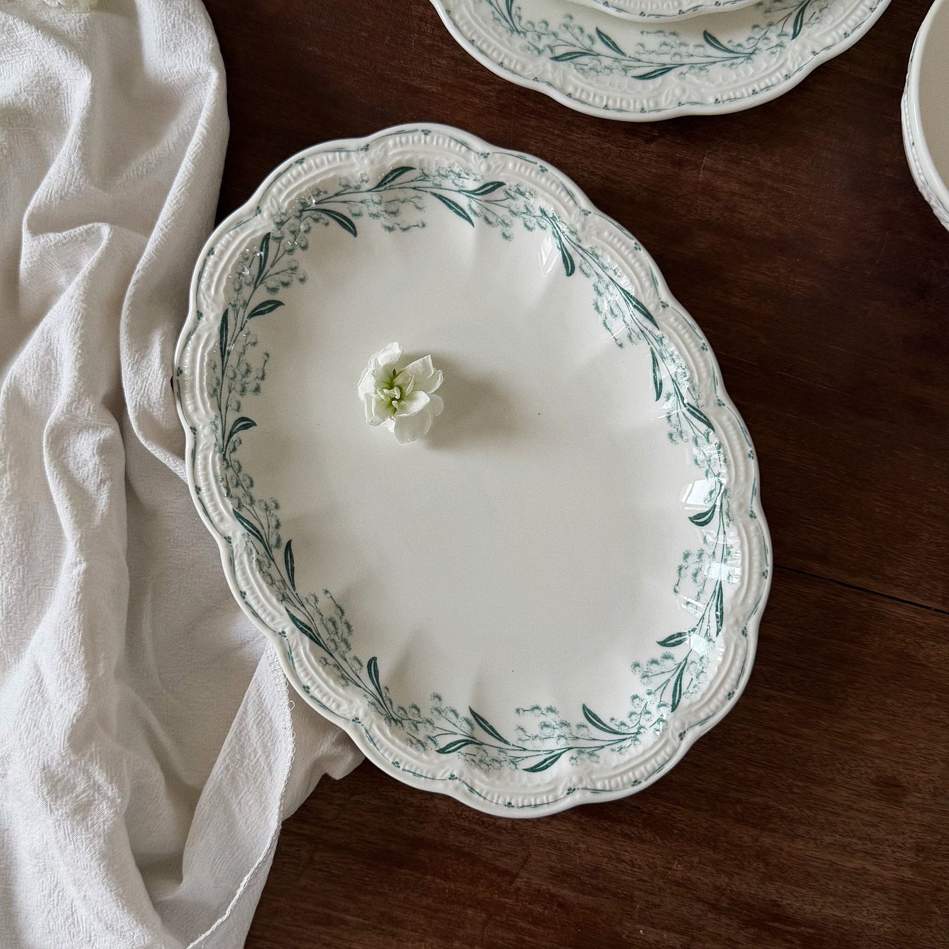 Assiette ovale verte 25,5*19*2,5cm